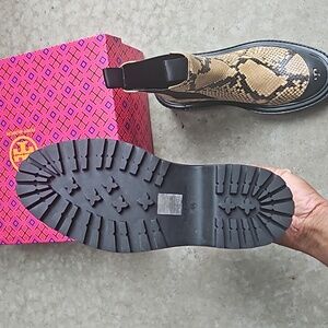 🔥NWT Tory Burch Chelsea Boots, sz 6.5